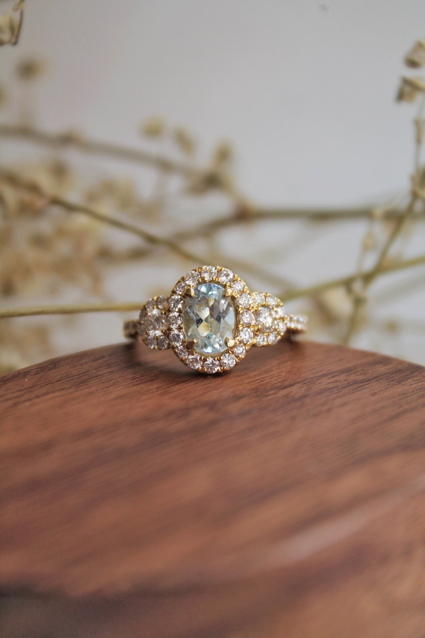 Anillo oro amarillo, aguamarina y brillantes