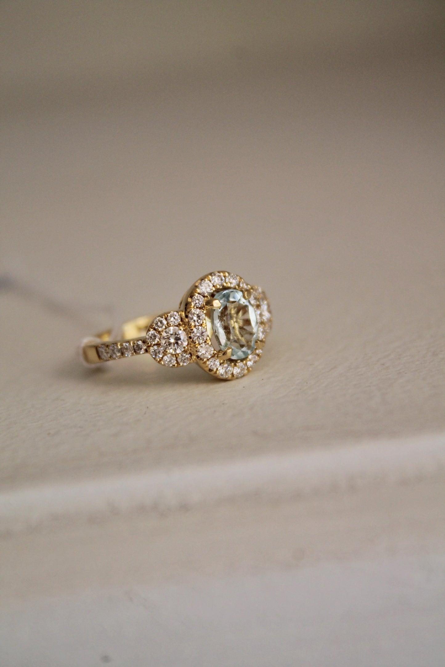 Anillo oro amarillo, aguamarina y brillantes