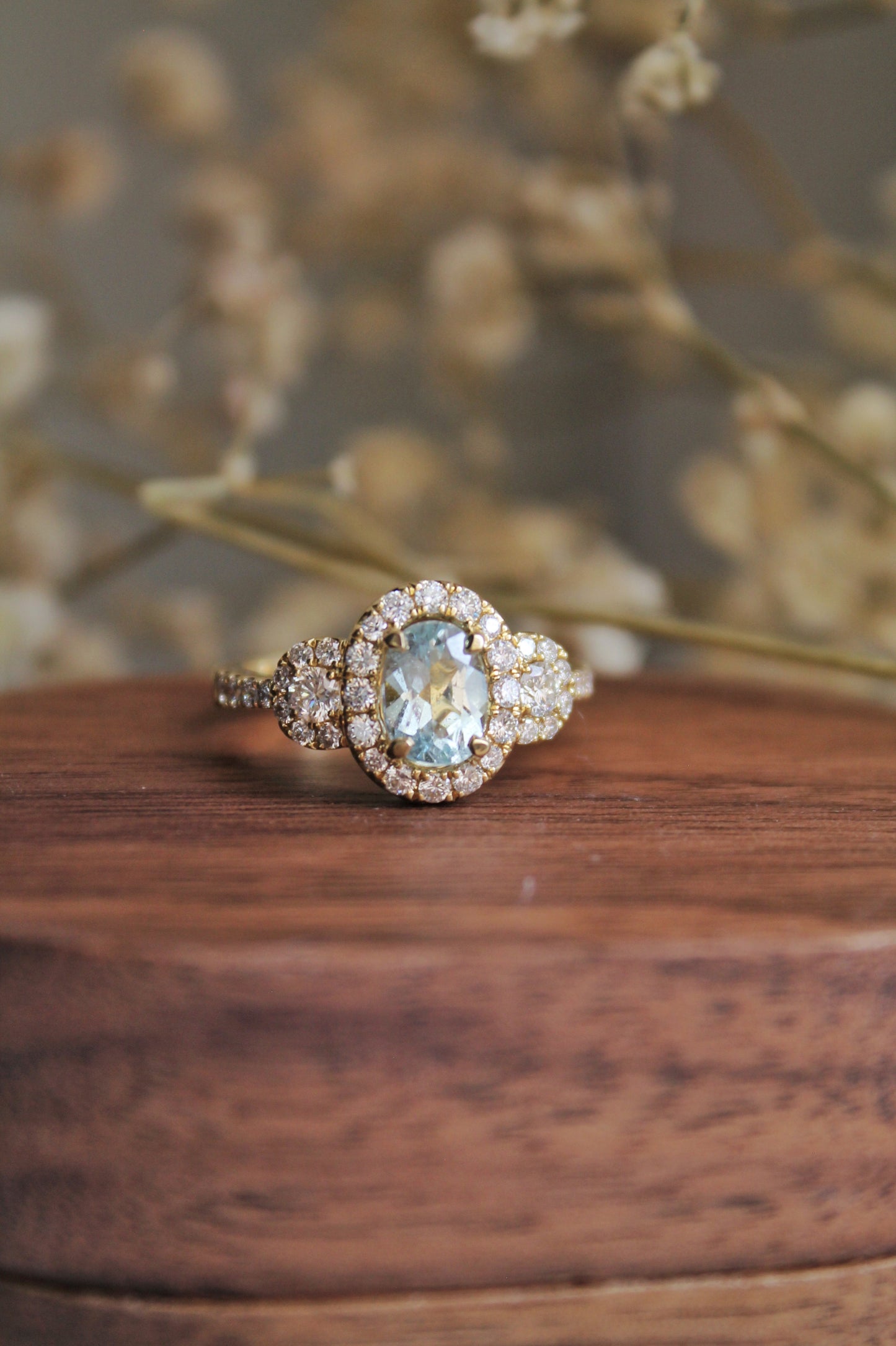Anillo oro amarillo, aguamarina y brillantes