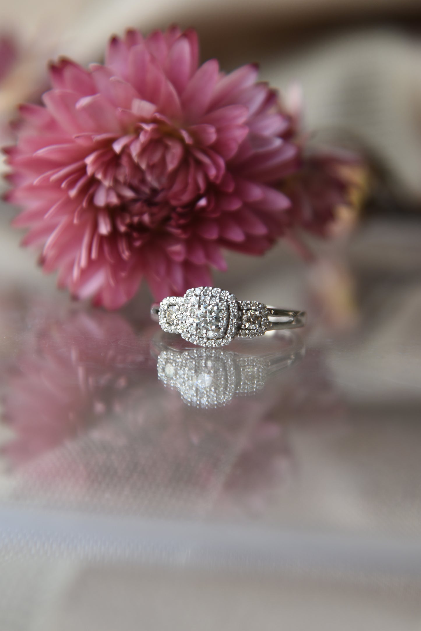 Anillo tricillo halo oro blanco y brillantes