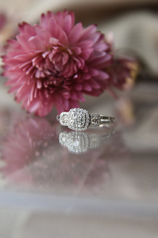 Anillo tricillo halo oro blanco y brillantes