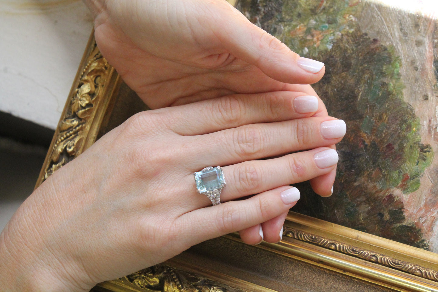 Anillo maxi europeo, hecho a mano, platino, aguamarina y brillantes.