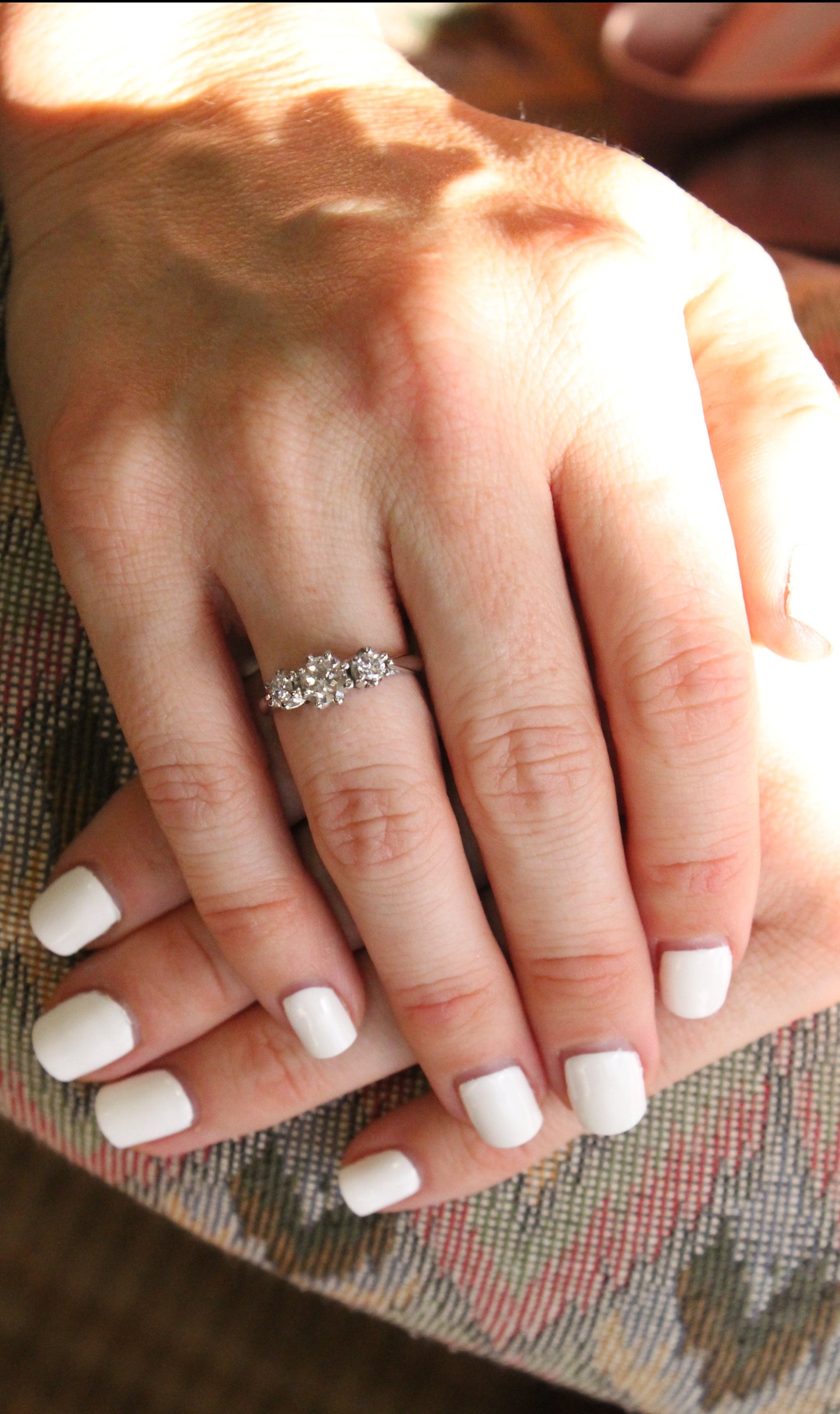 Anillo hecho a mano, platino y brillantes.