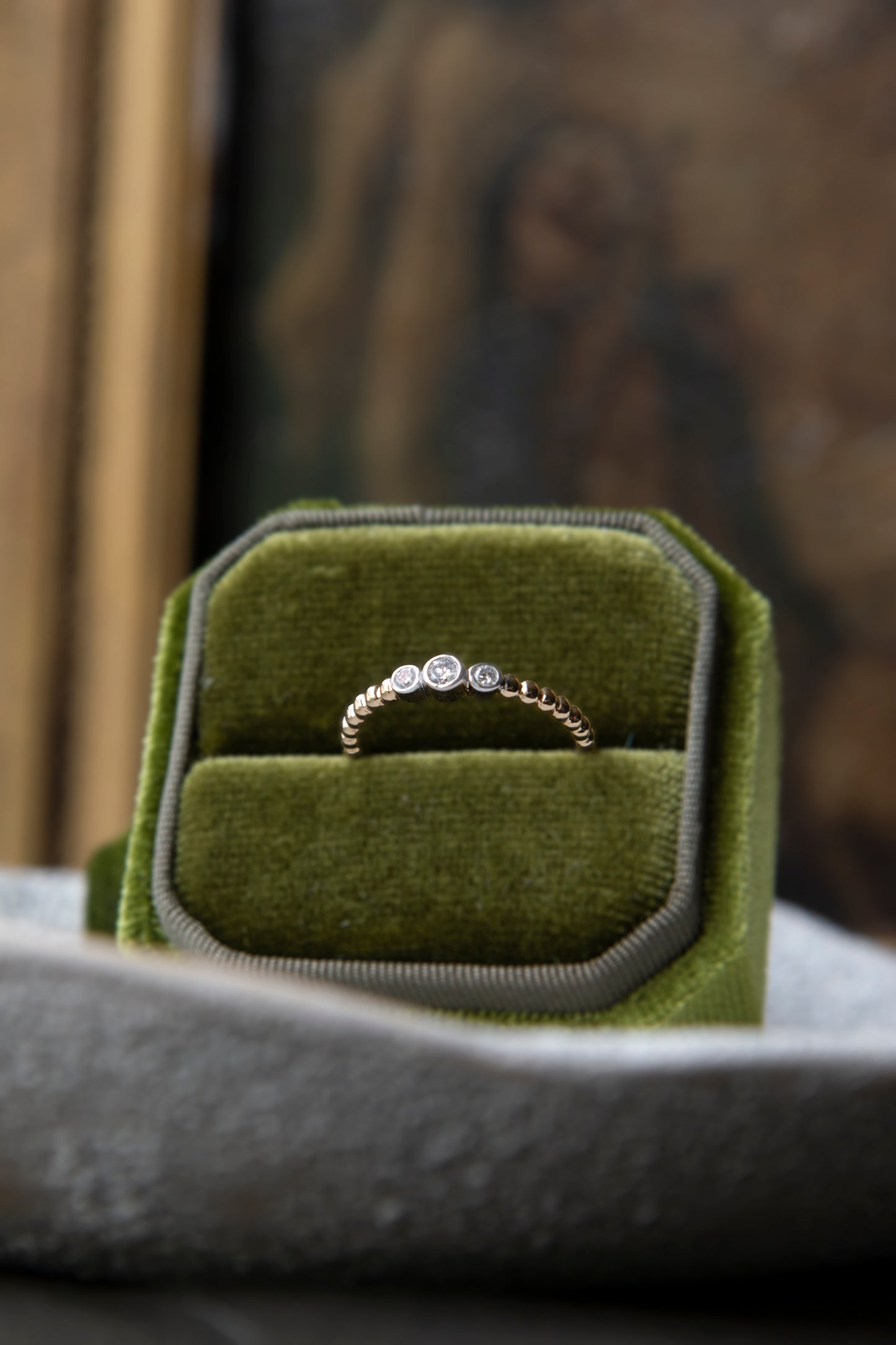 Anillo modelo tricillo, oro amarillo y brillantes