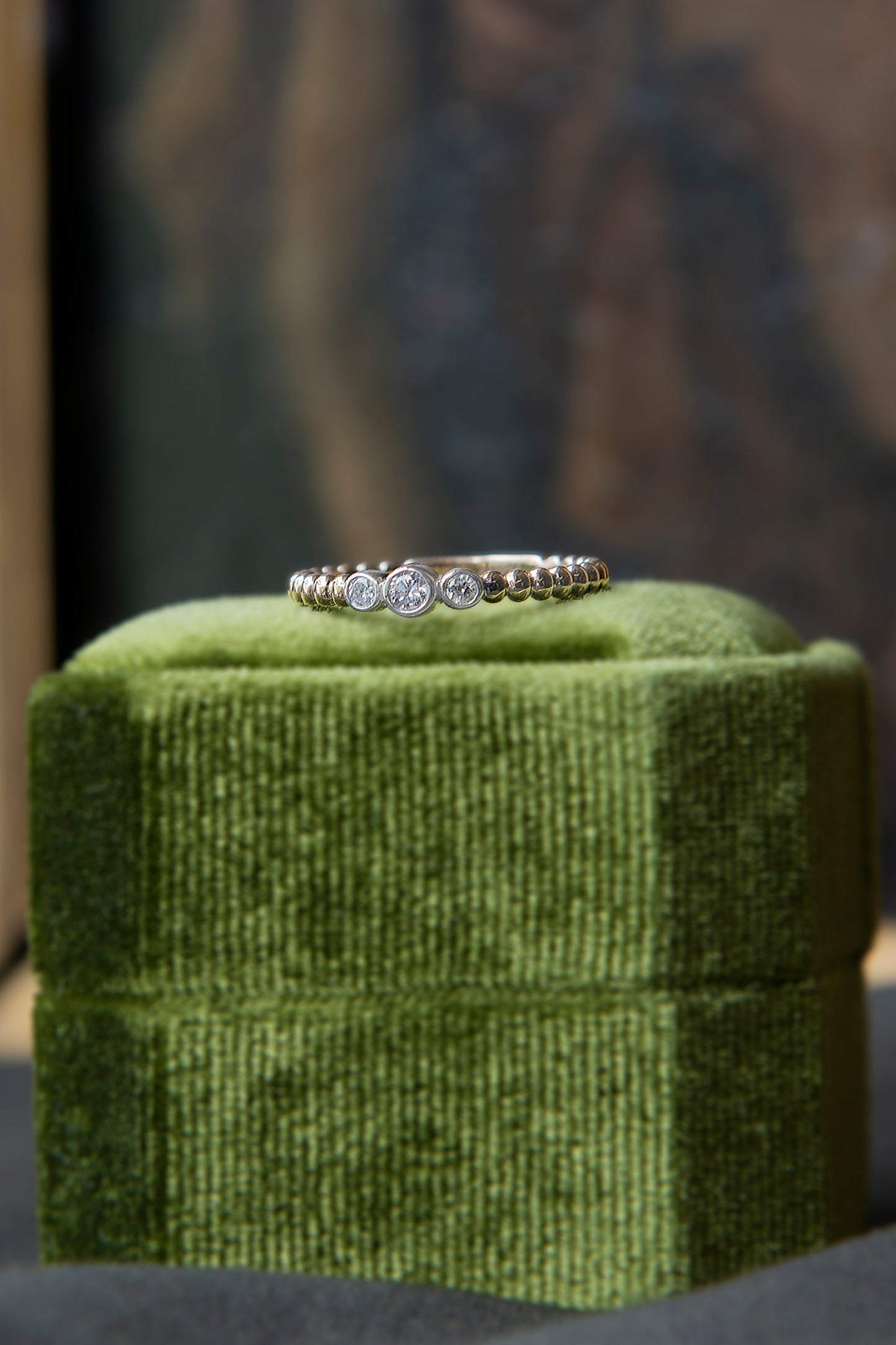 Anillo modelo tricillo, oro amarillo y brillantes