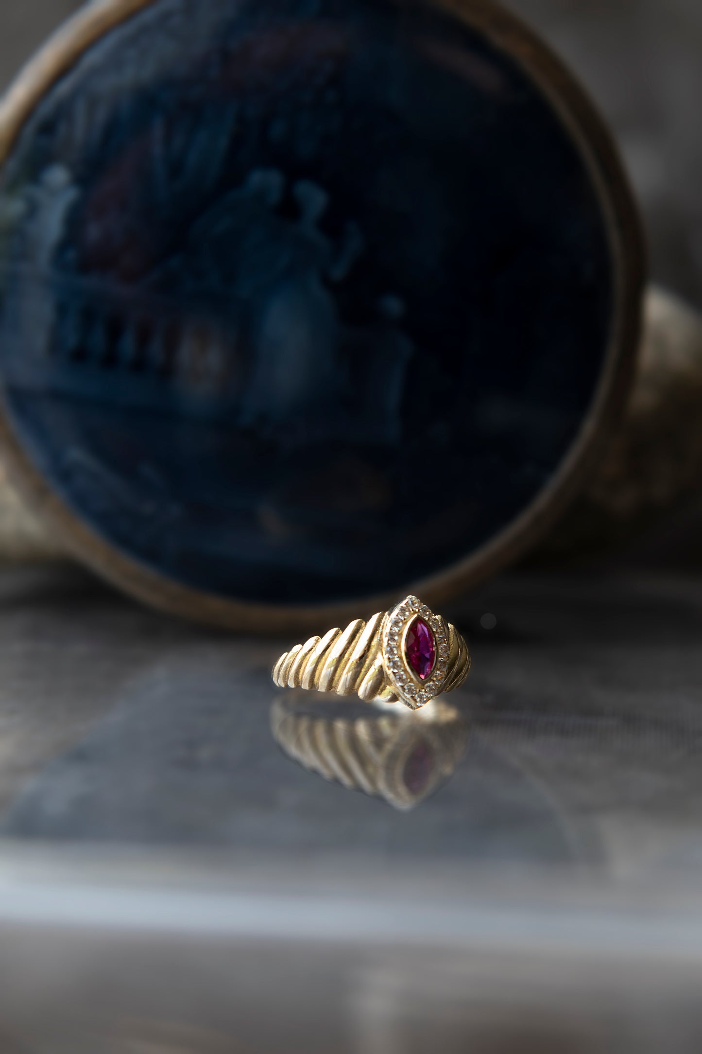 Anillo oro amarillo y zirconitas