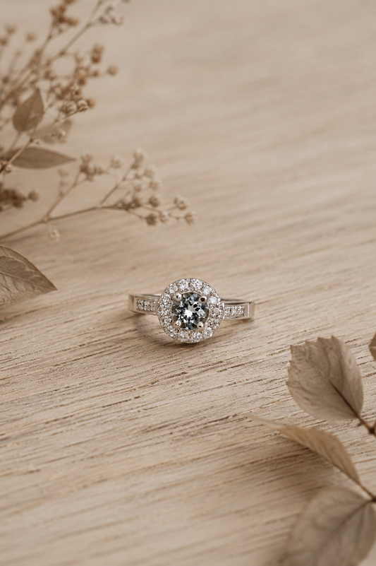 Anillo hecho a mano, platino, aguamarina y brillantes