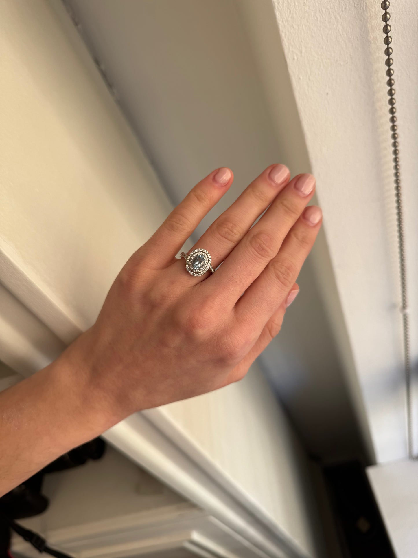 Anillo europeo, hecho a mano, oro blanco italiano, brillantes y aguamarina