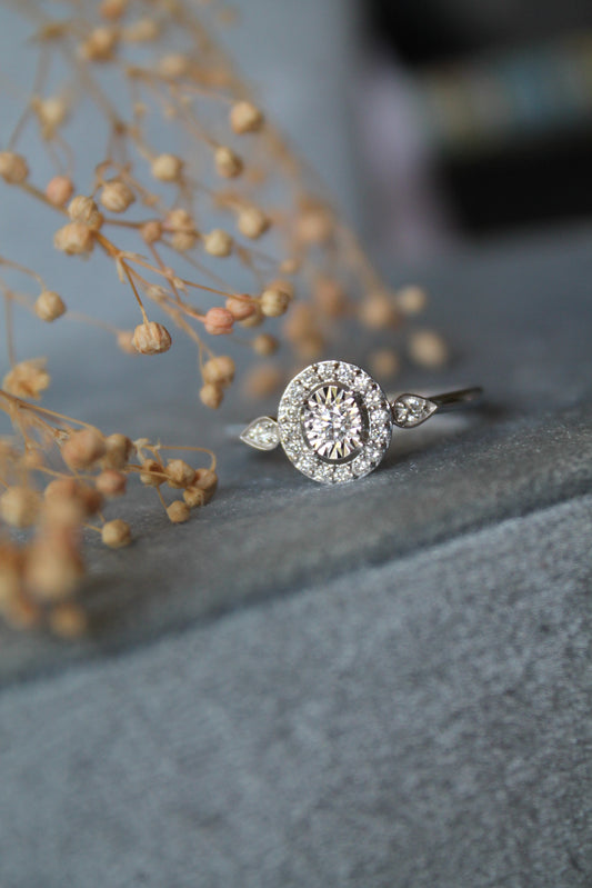 Anillo oro blanco y diamantes sintéticos