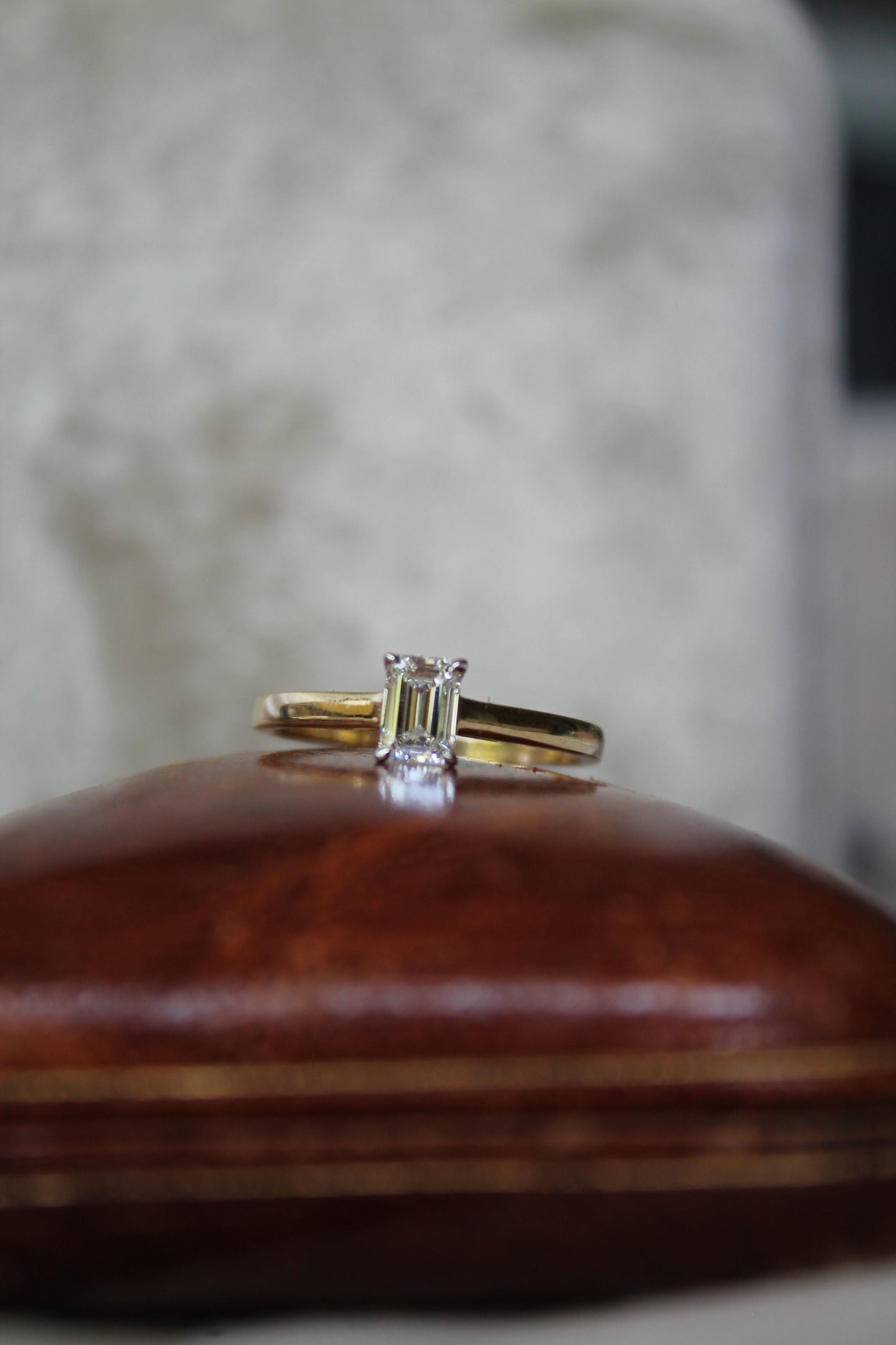 Anillo metal oro amarillo y diamante de laboratorio