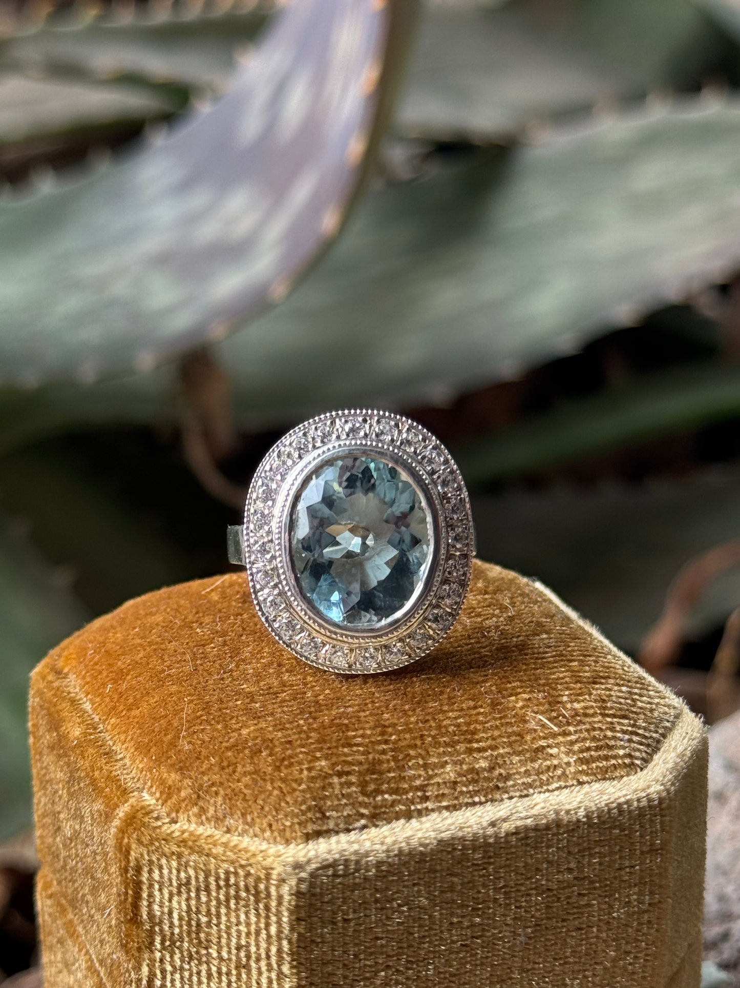 Anillo oval hecho a mano, plata 925, rodio platino, zirconitas y topacio azul