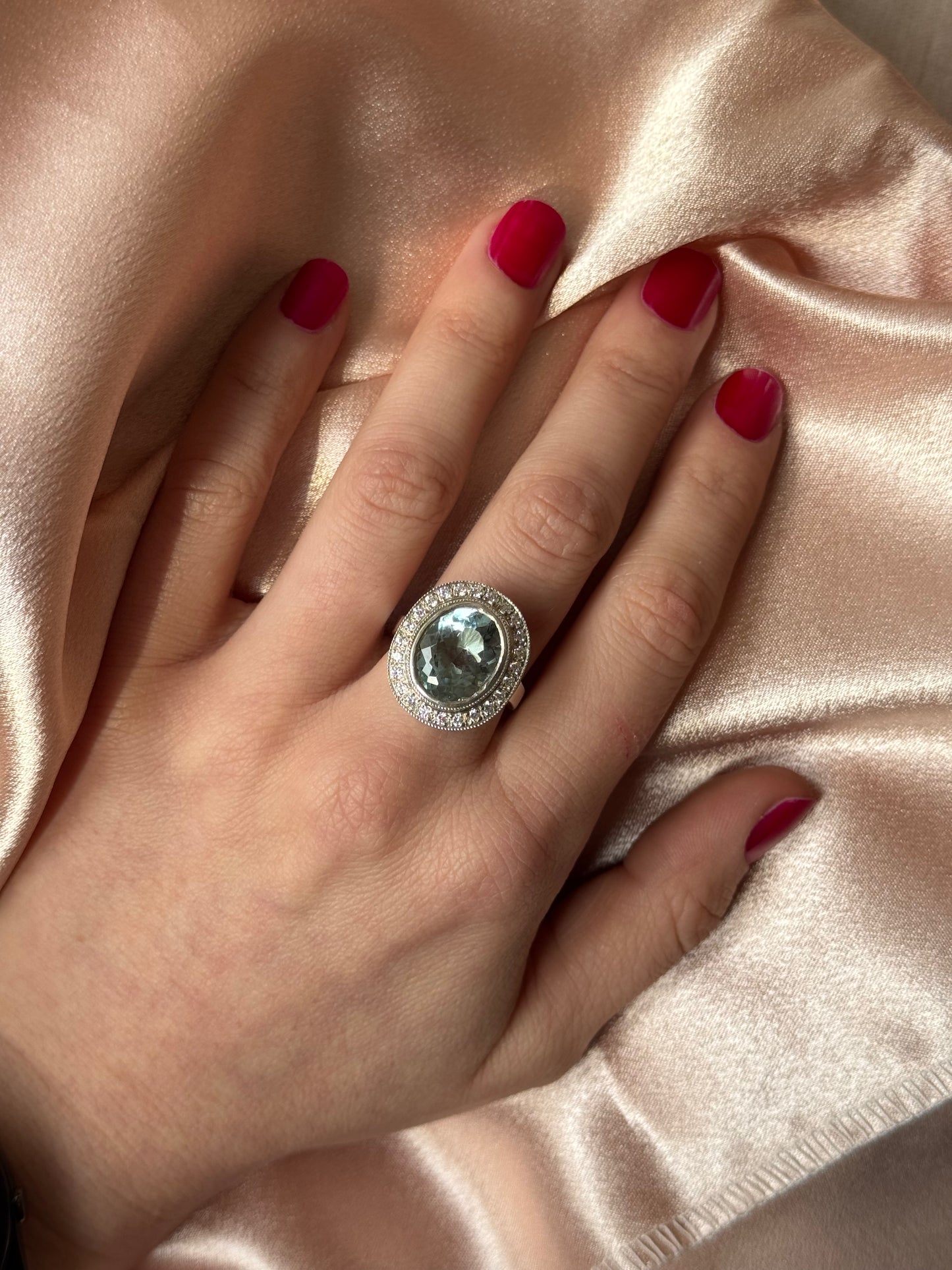 Anillo oval hecho a mano, plata 925, rodio platino, zirconitas y topacio azul