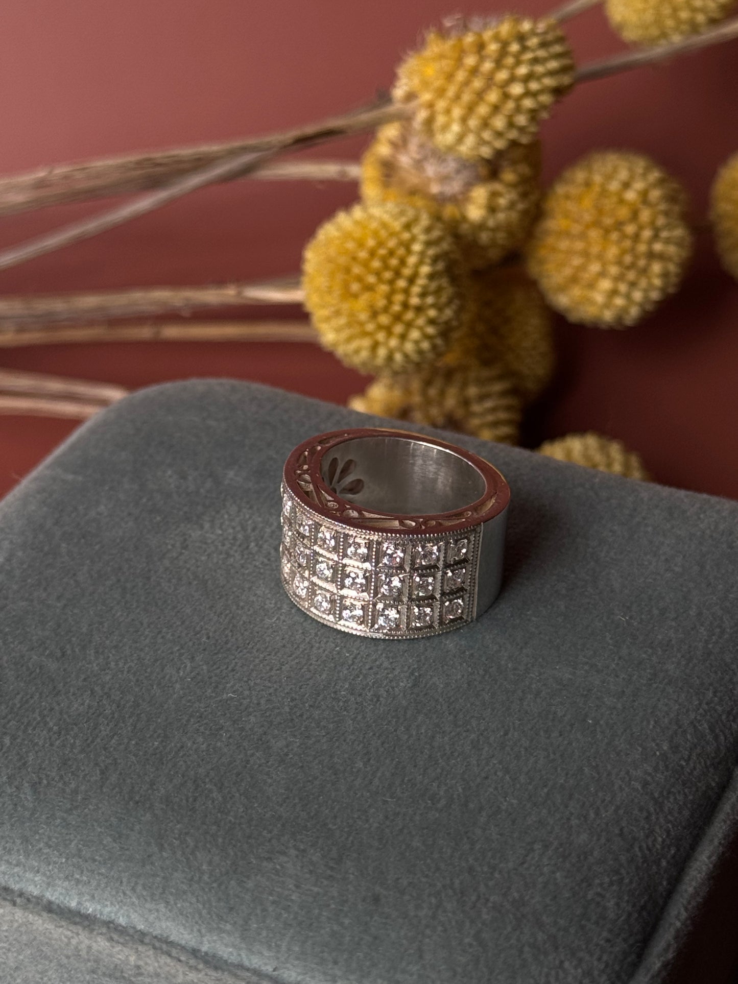 Anillo hecho a mano, plata 925, baño de rodio platino y zirconitas incoloras