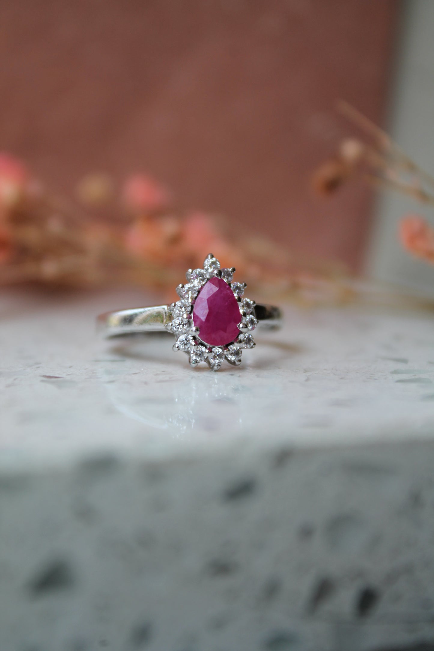 Anillo plata 925, rubí y zirconitas