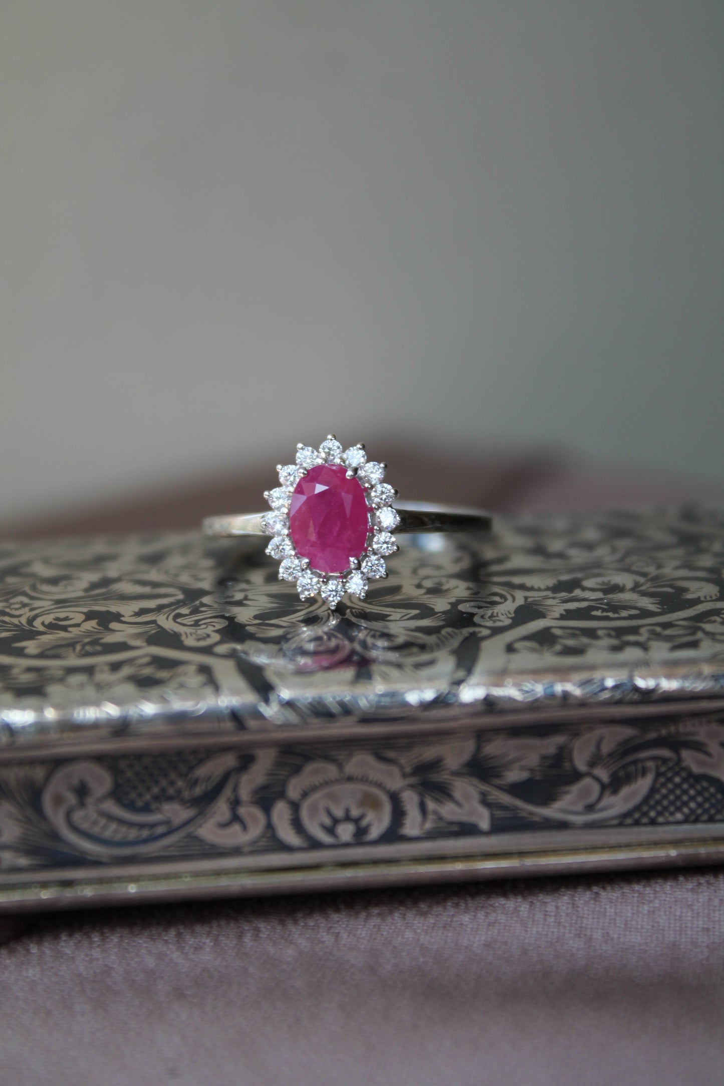 Anillo plata 925, rubí y zirconitas
