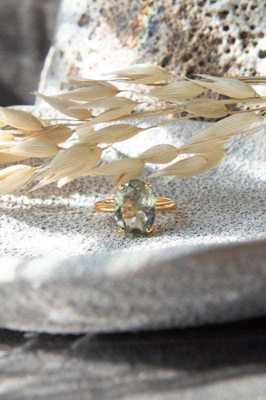 Anillo plata 925 enchapado en oro y cuarzo amatista