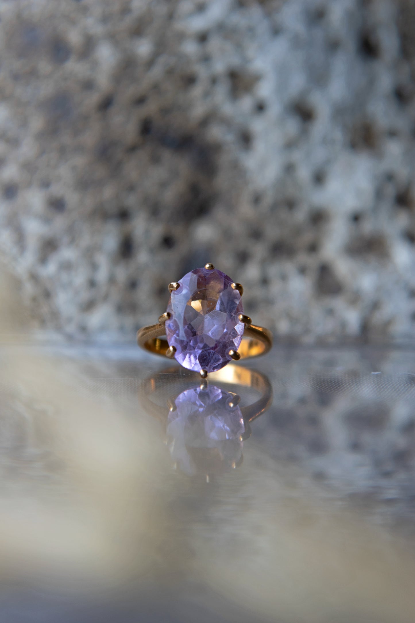 Anillo plata 925 enchapado en oro y cuarzo amatista