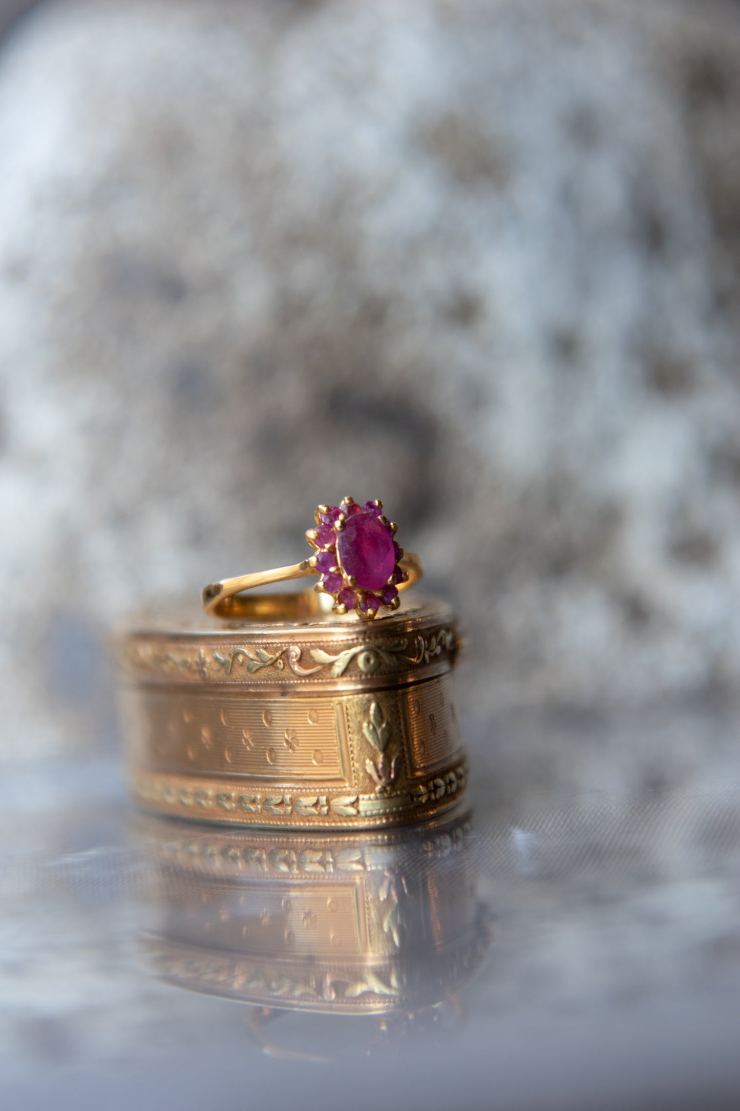 Anillo plata 925 enchapado en oro y rubíes