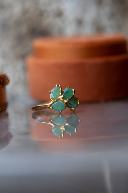Anillo plata 925 enchapado en oro y esmeraldas
