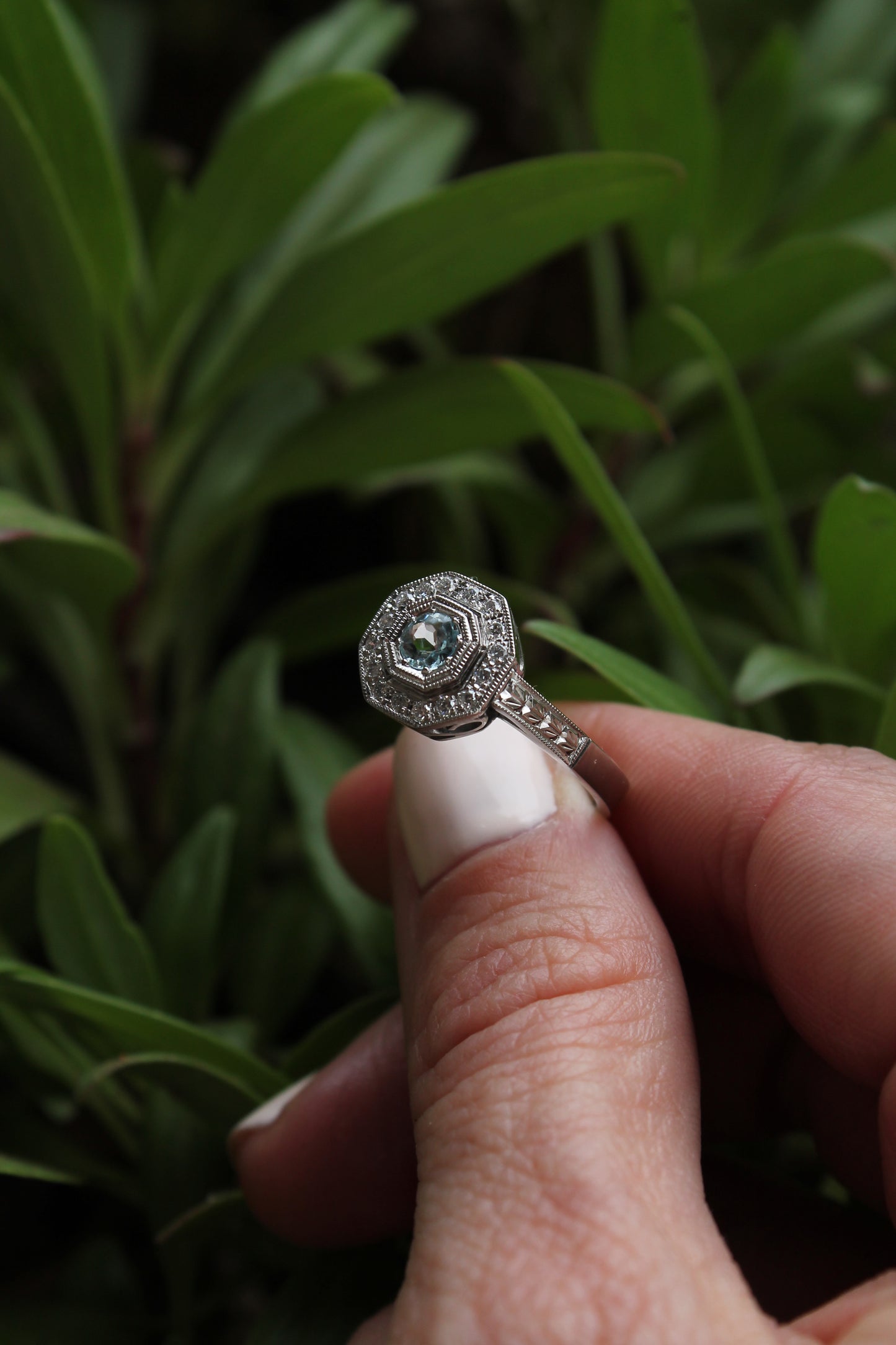 Anillo a pedido, hecho a mano, platino, aguamarina y brillantes.