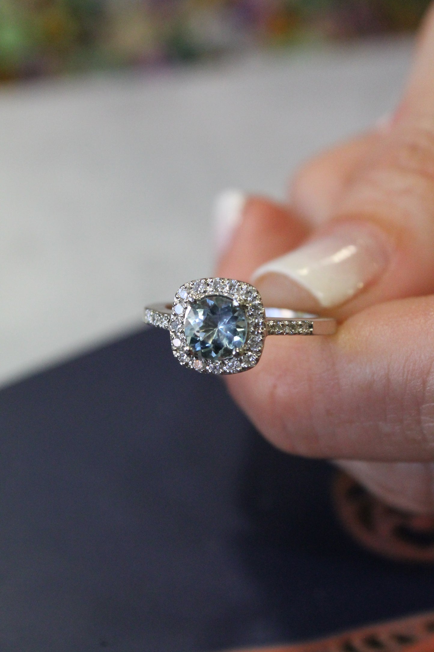 Anillo a pedido, hecho a mano, platino, aguamarina y brillantes.