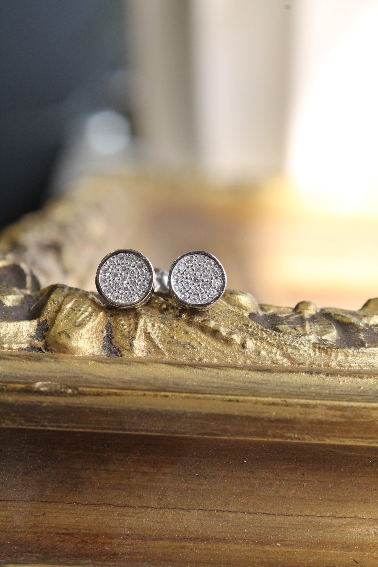 Aros circulares, plata 925 y zirconitas incoloras.