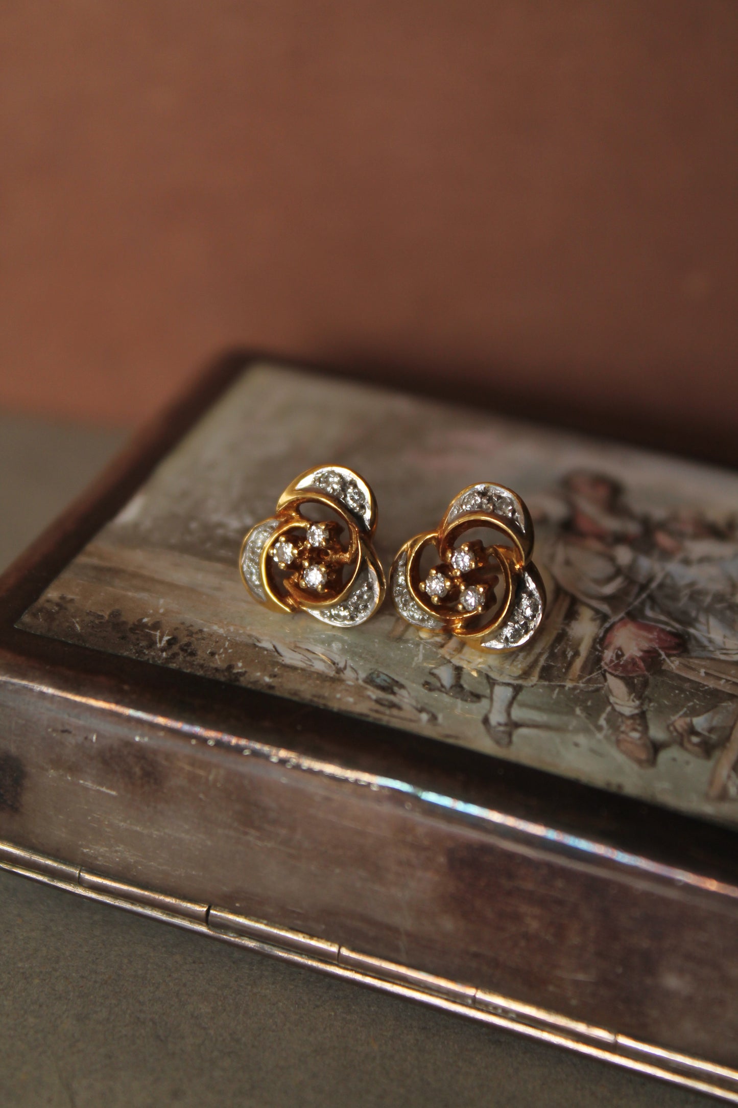Aros oro amarillo y brillantes