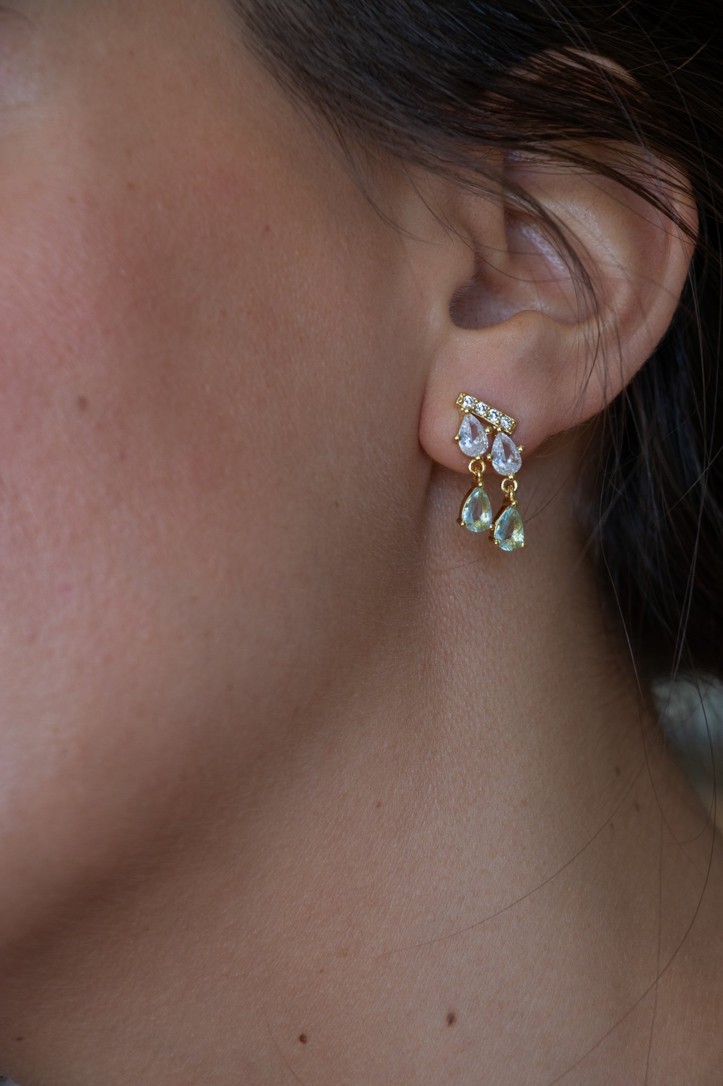 Aros estilo antiguo, plata 925 enchapado en oro y zirconitas.