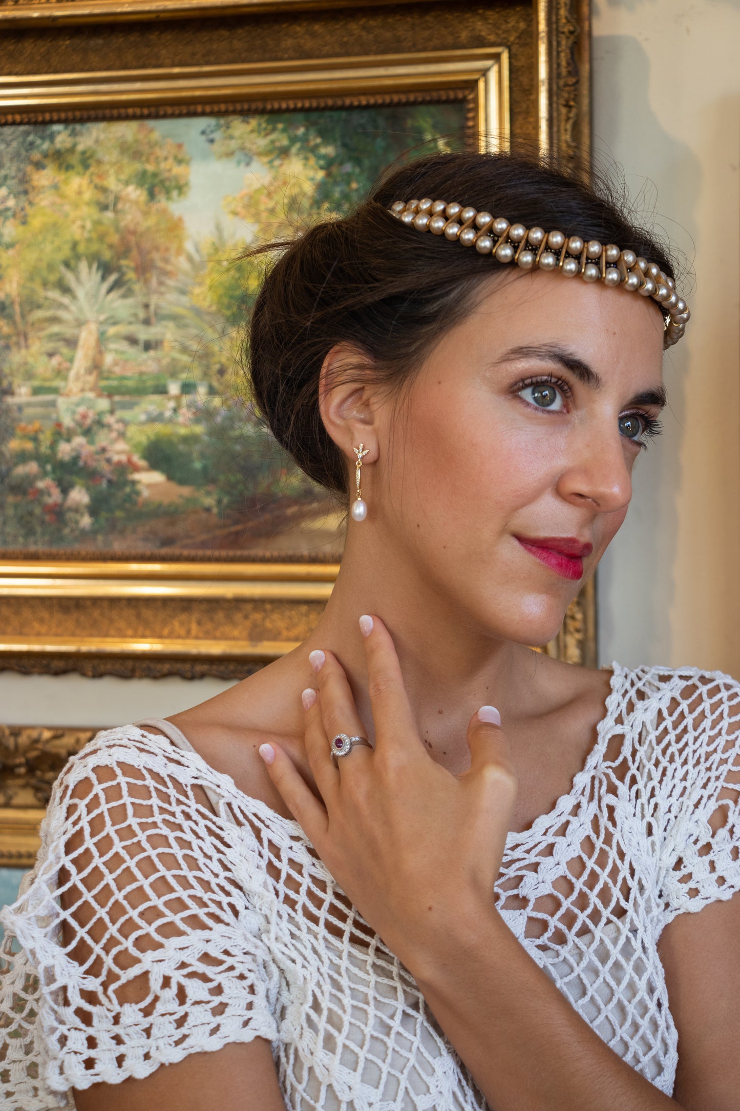Aros florales colgantes, plata 925 con enchapado en oro, perlas de agua dulce y zirconitas.