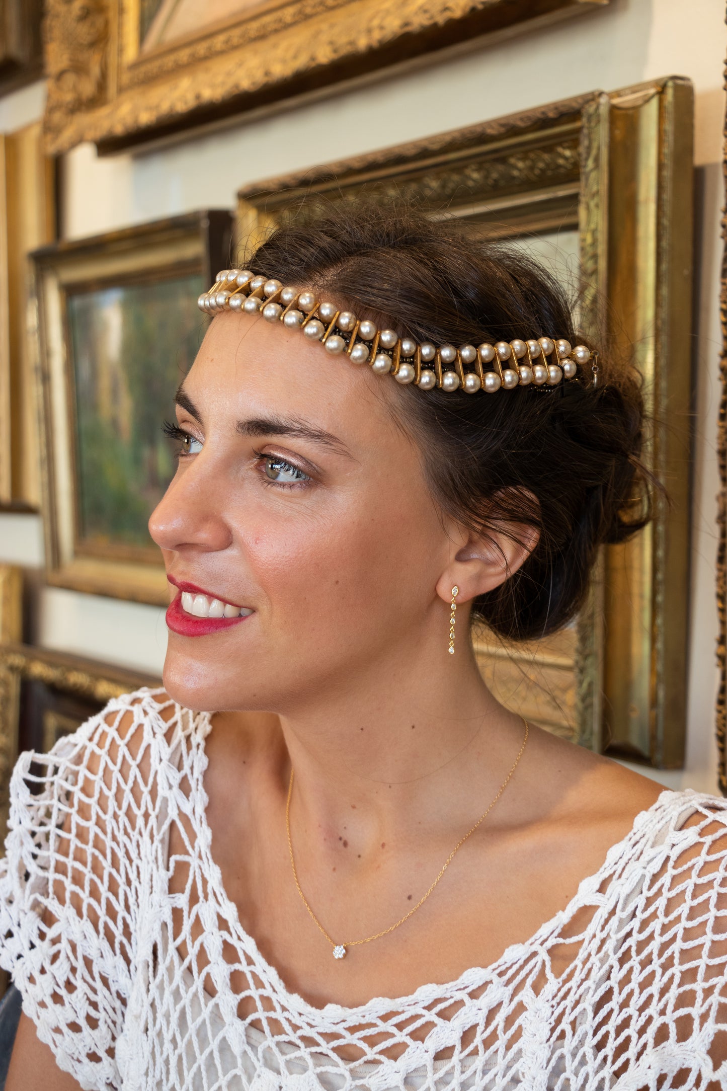 Aros largos hojitas, plata 925 con enchapado en oro y zirconitas.