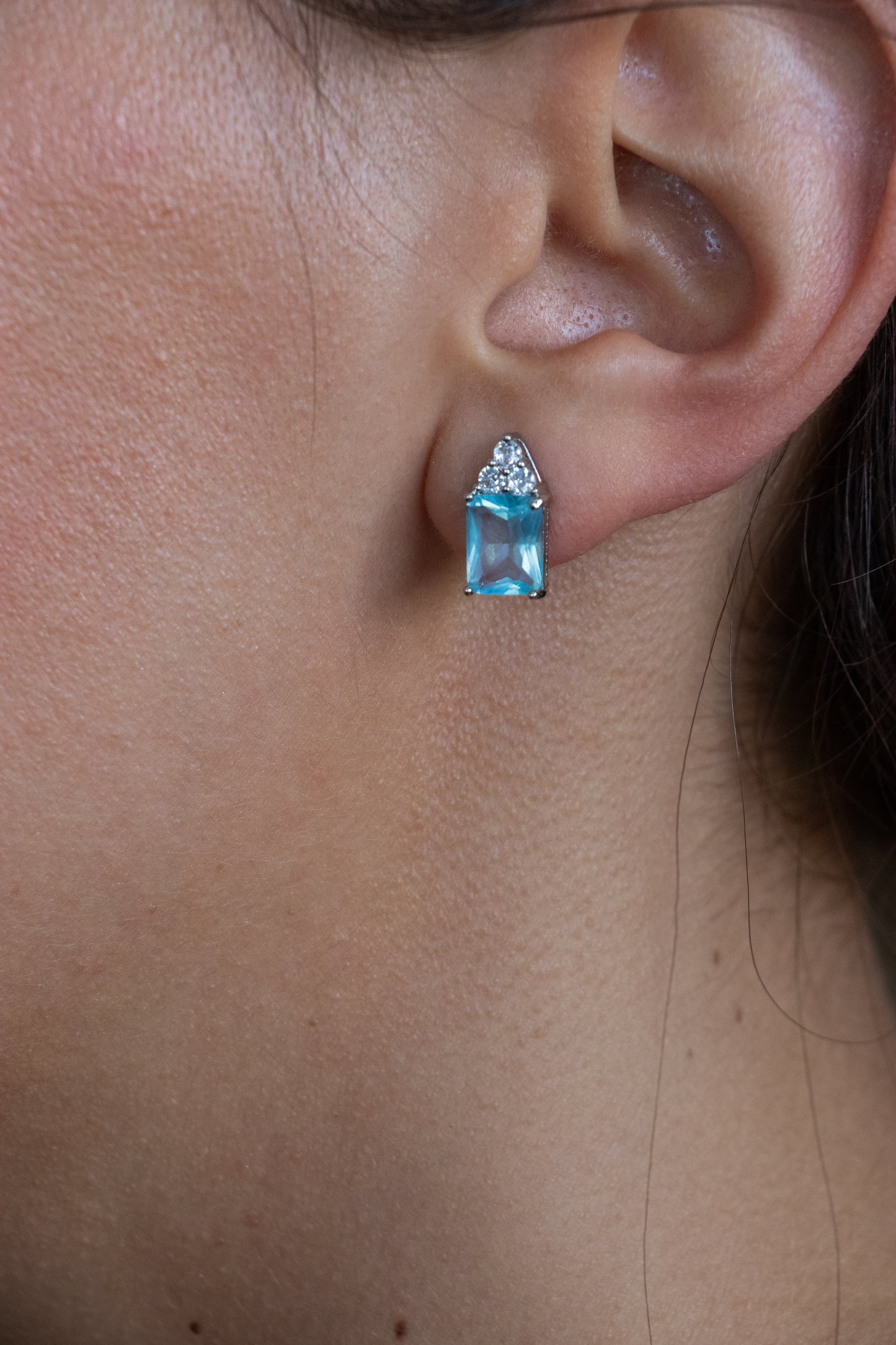 Aros rectangulares, plata 925 y zirconitas.