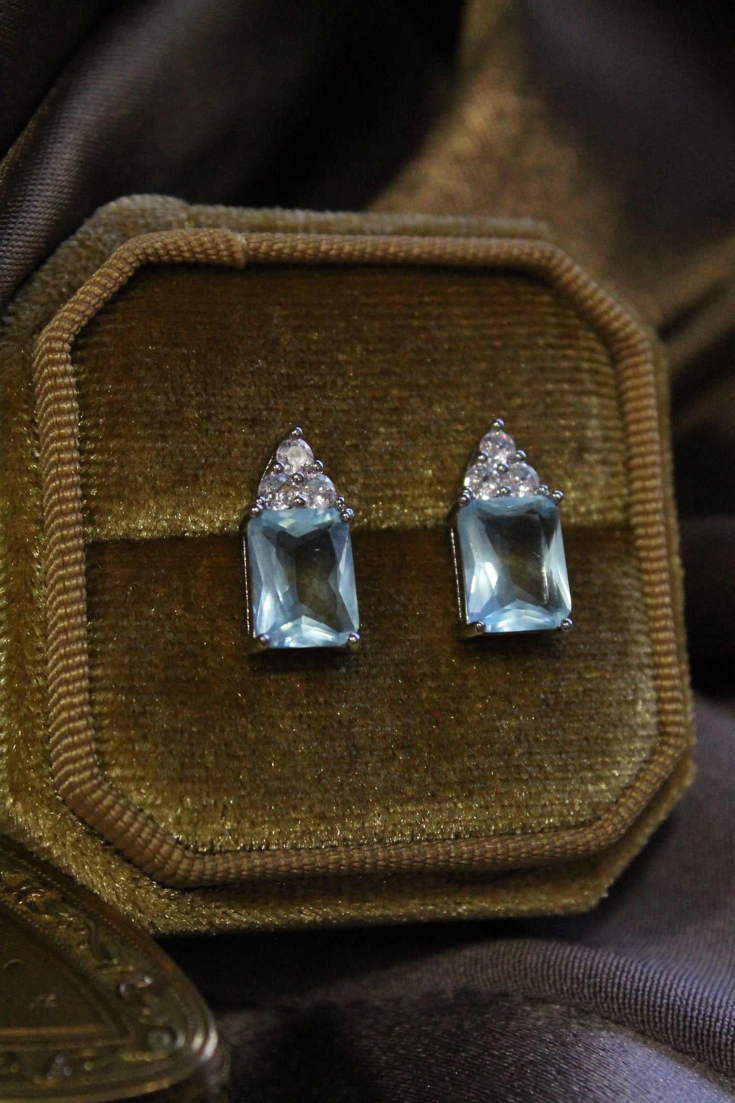 Aros rectangulares, plata 925 y zirconitas.