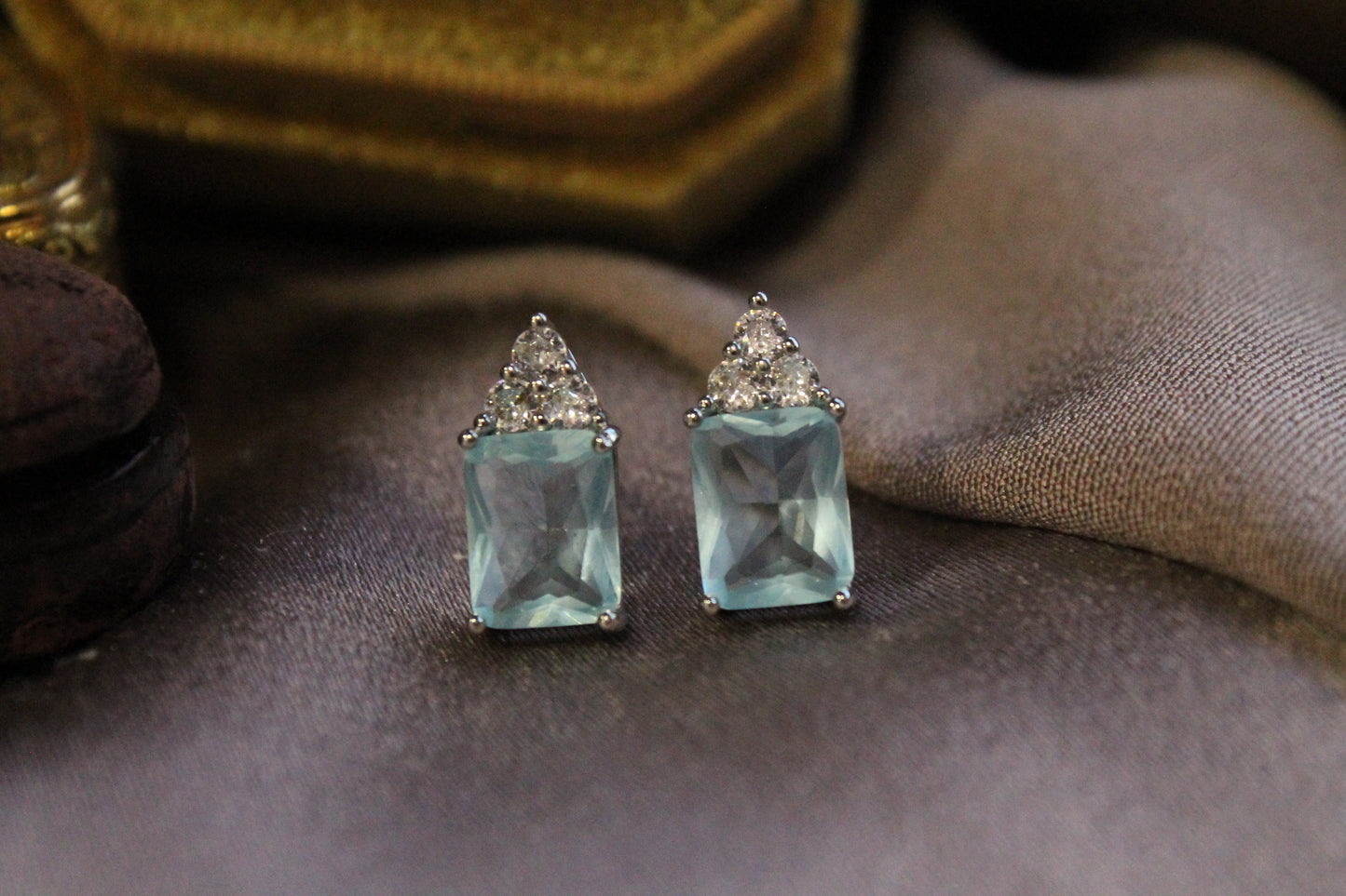 Aros rectangulares, plata 925 y zirconitas.