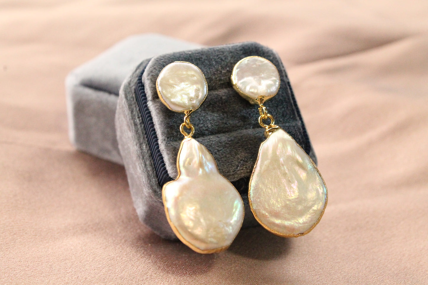 Aros largos de perlas de agua dulce, plata 925 con enchapado en oro.