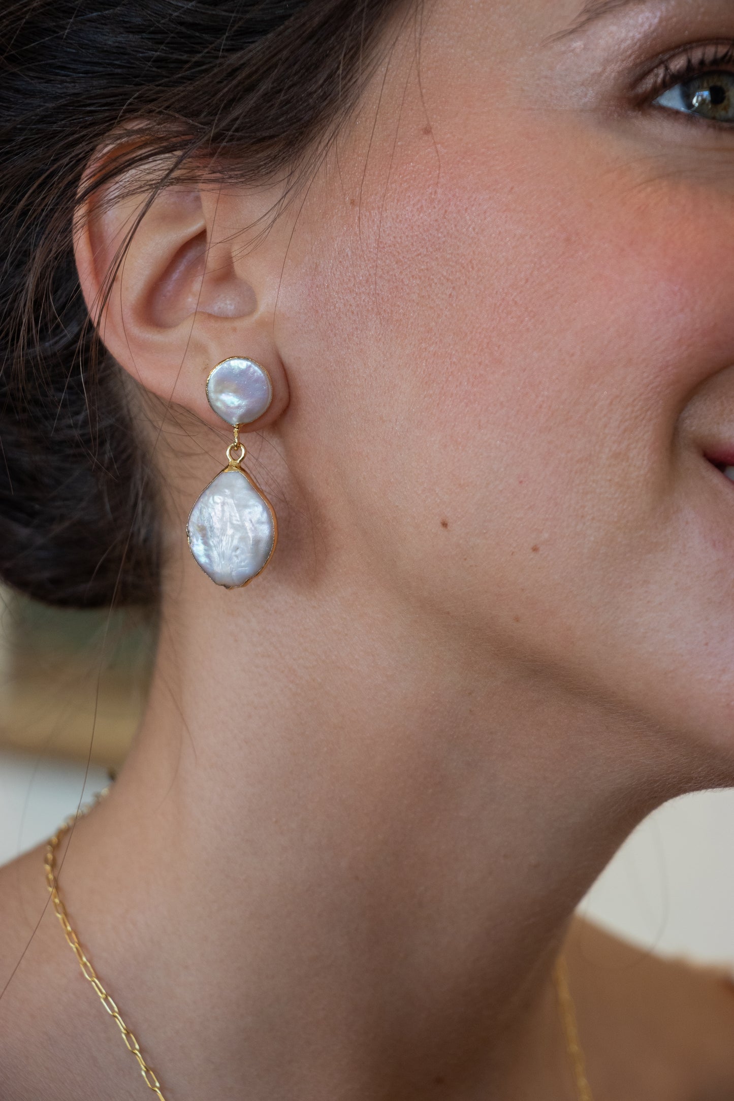 Aros largos de perlas de agua dulce, plata 925 con enchapado en oro.