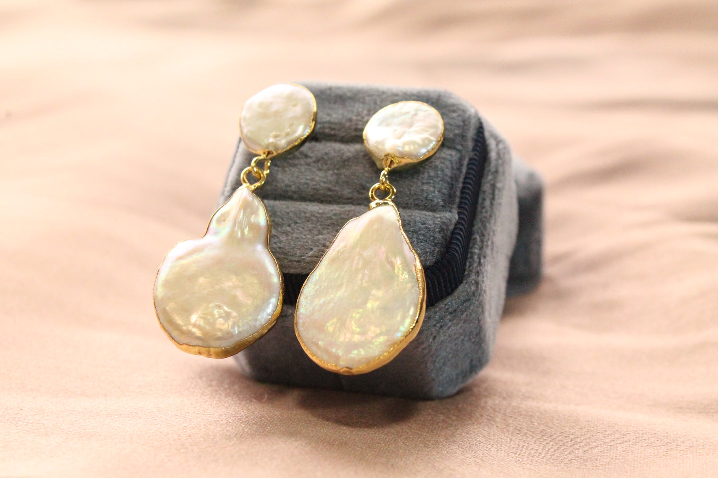 Aros largos de perlas de agua dulce, plata 925 con enchapado en oro.
