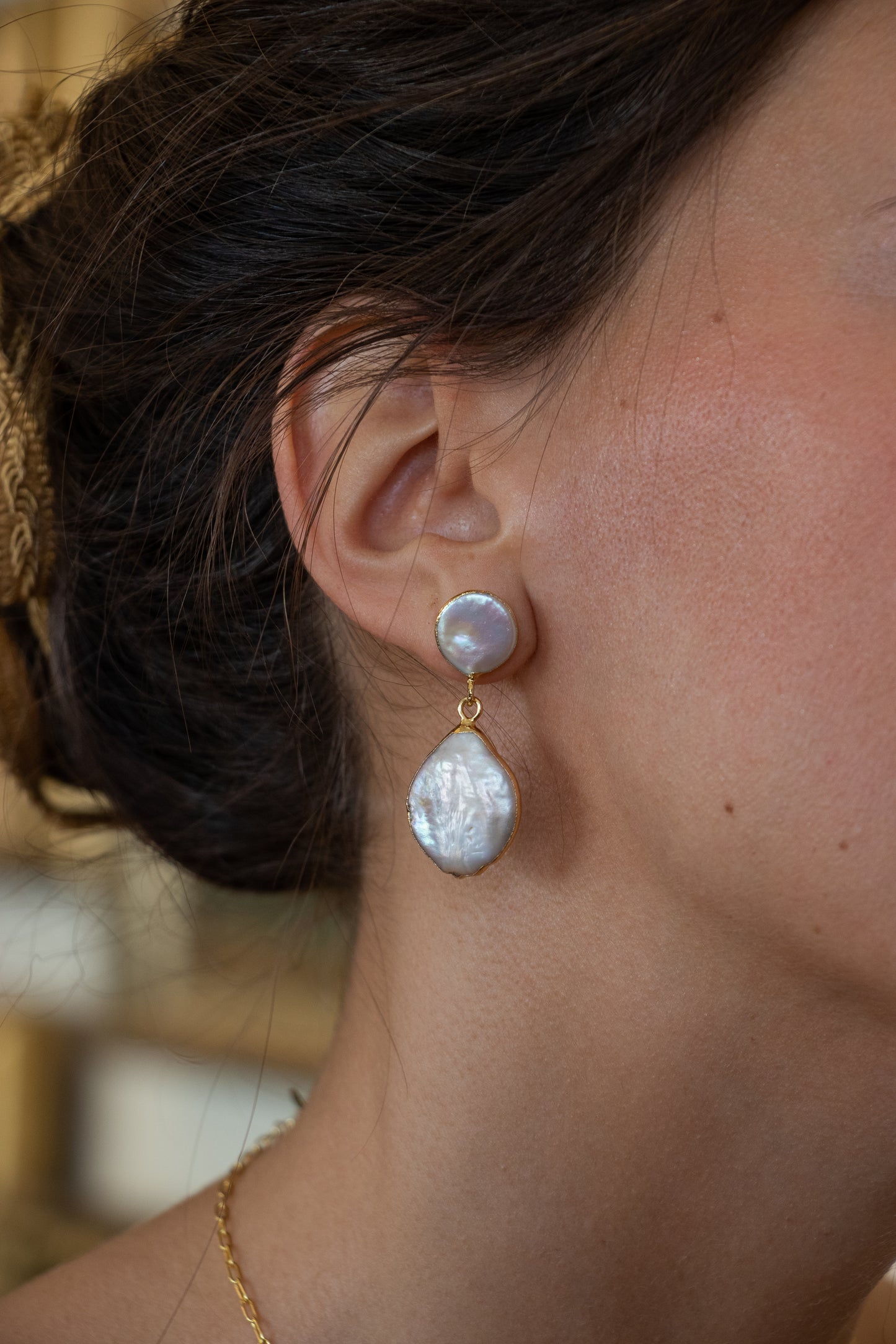 Aros largos de perlas de agua dulce, plata 925 con enchapado en oro.