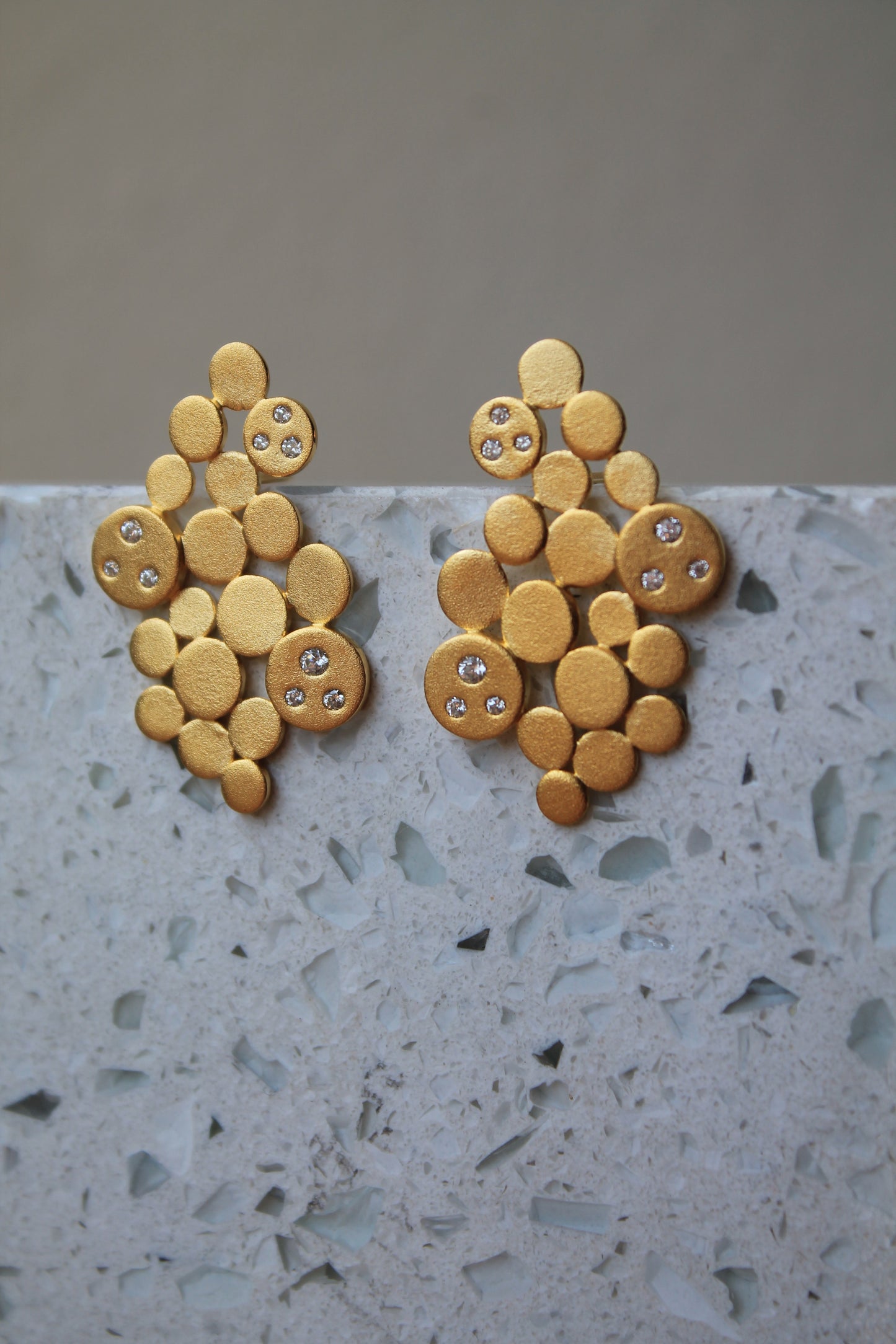 Aros metal plata 925, enchape de oro y zirconitas