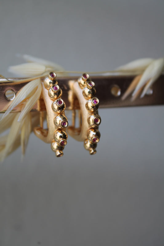 Aros plata 925 enchapados en oro con zirconitas rojas