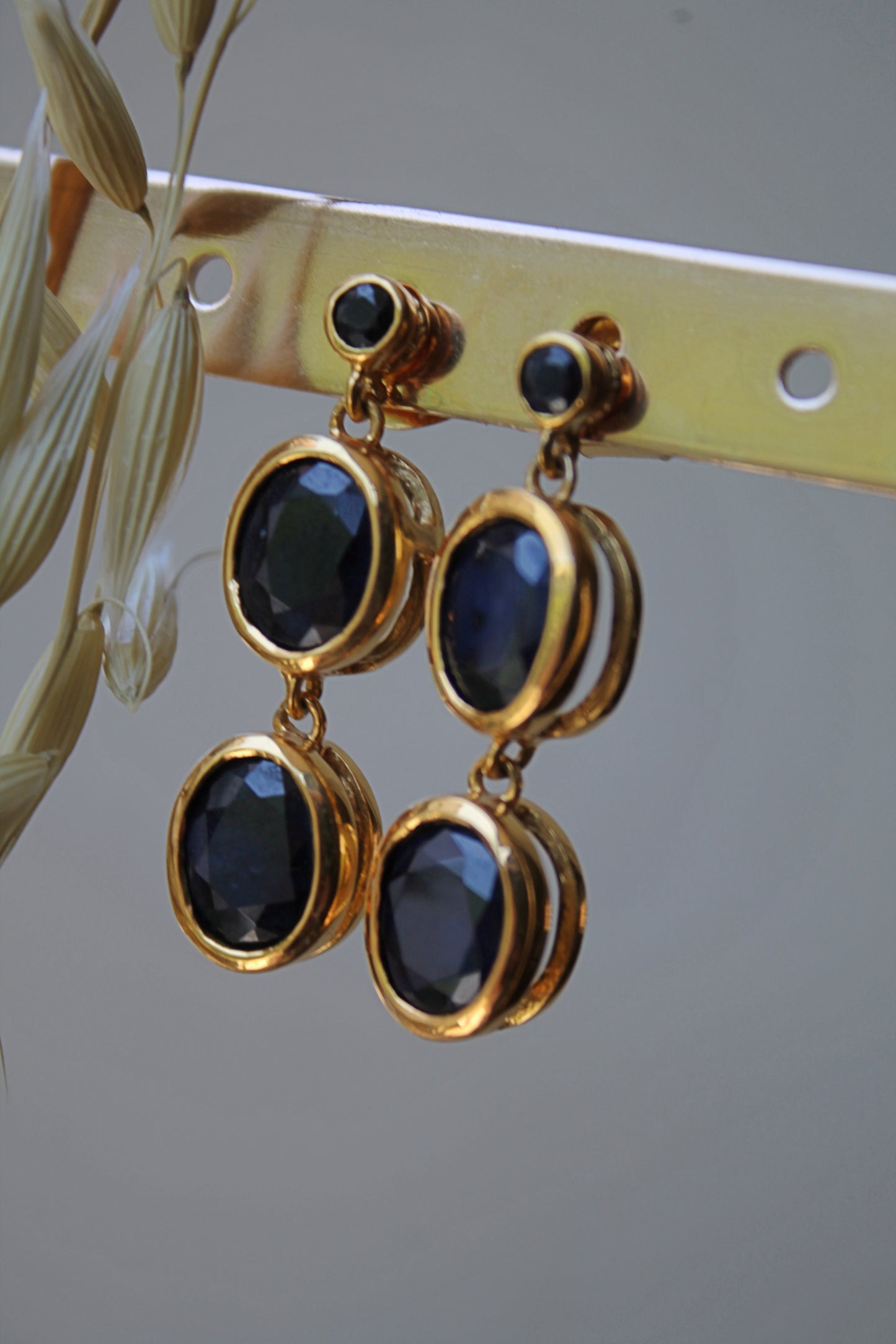 Aros metal plata 925, enchape de oro y zafiros