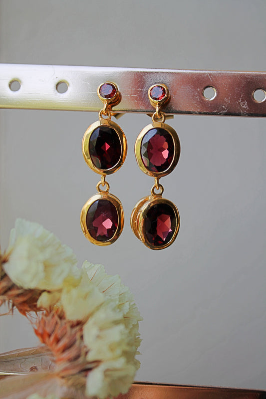 Aros metal plata 925 con enchape de oro y granates almandinos