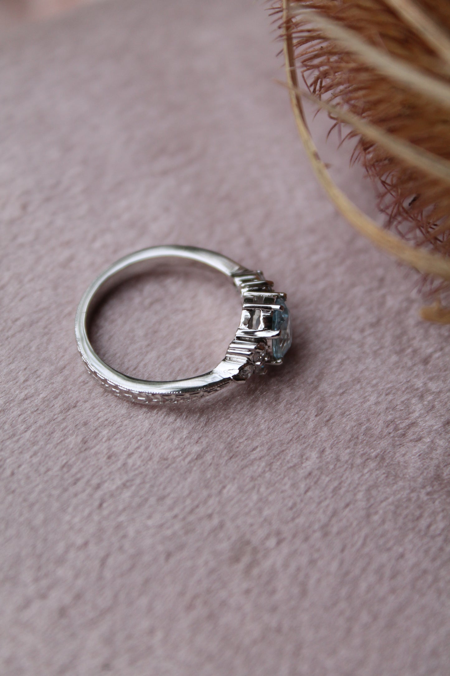 Anillo a pedido, hecho a mano, platino, aguamarina y brillantes.