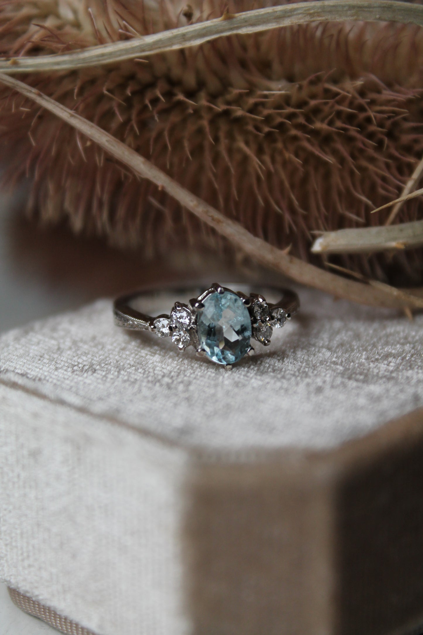 Anillo a pedido, hecho a mano, platino, aguamarina y brillantes.