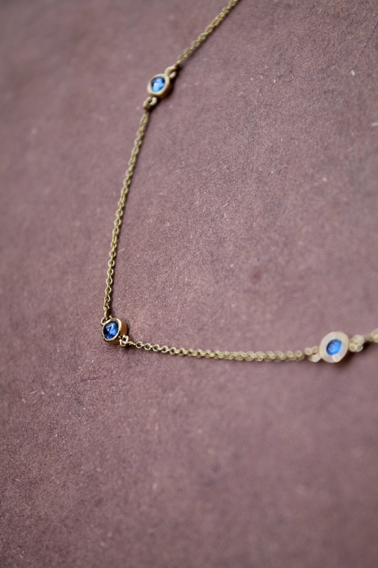 Collar borlas, oro amarillo y zafiros