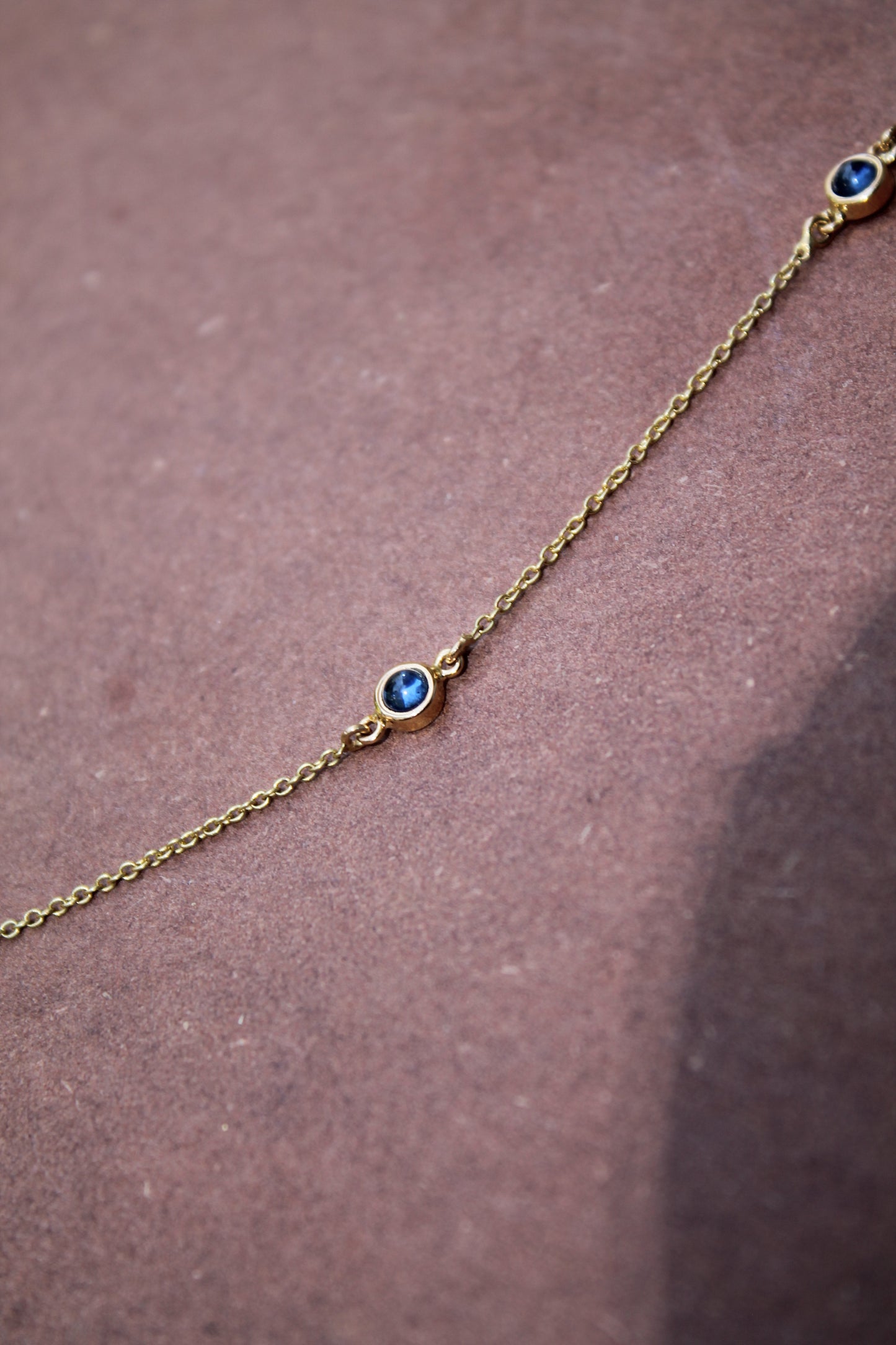 Collar borlas, oro amarillo y zafiros