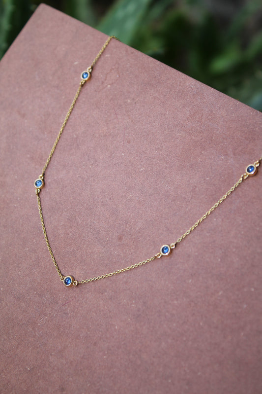 Collar borlas, oro amarillo y zafiros