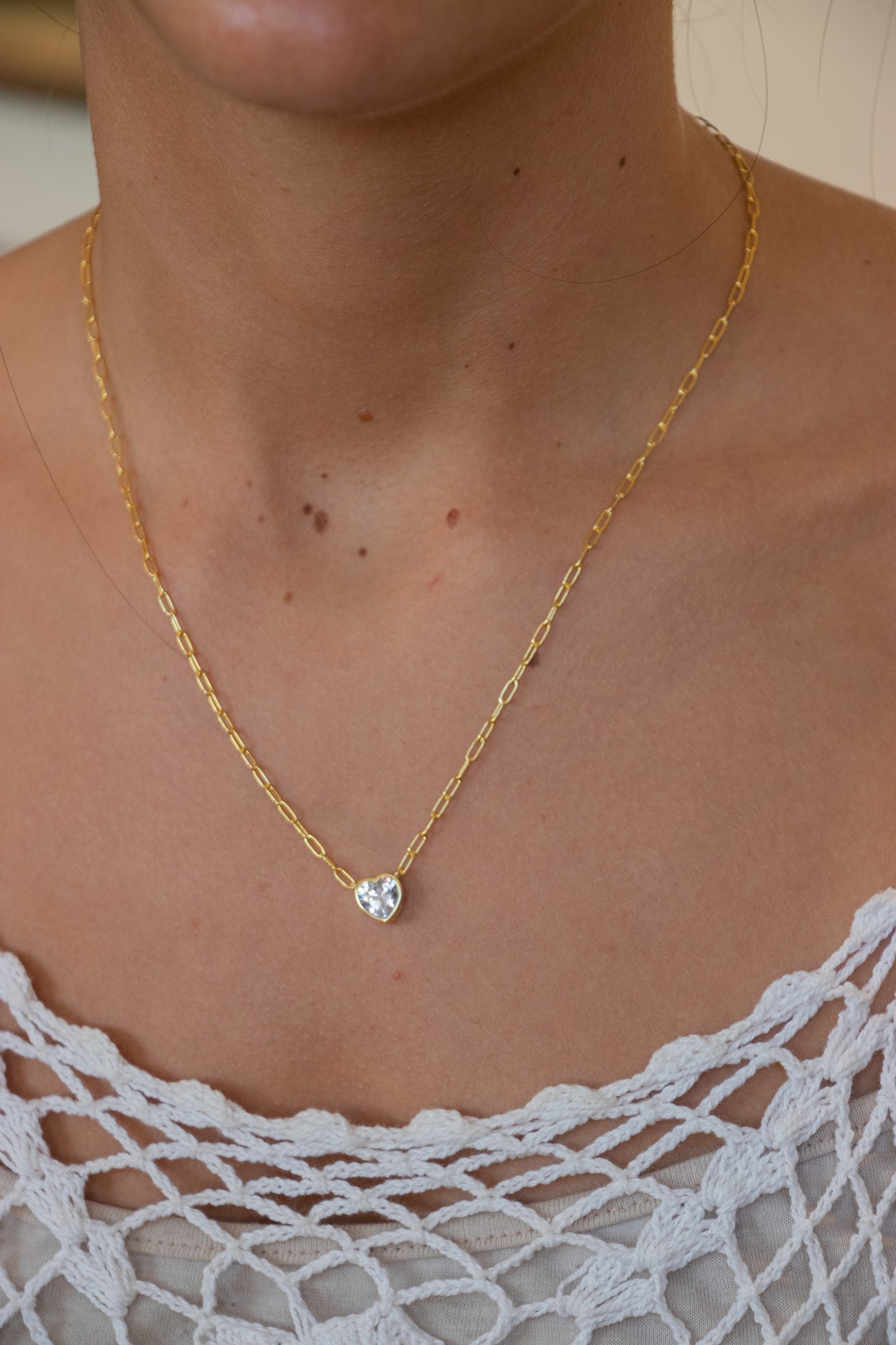 Collar corazón delicado, plata 925, enchapado en oro y zirconitas.