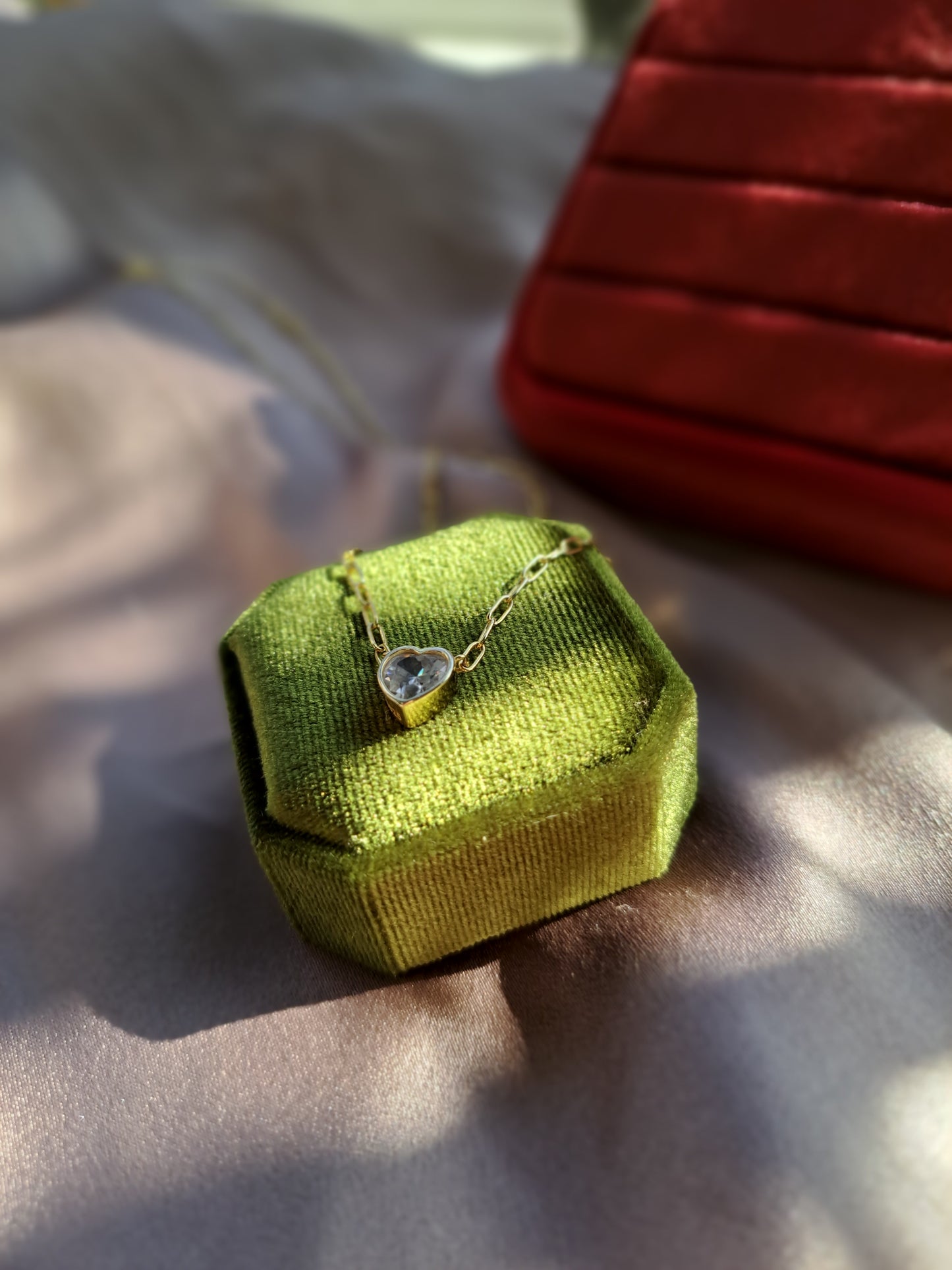 Collar corazón delicado, plata 925, enchapado en oro y zirconitas.
