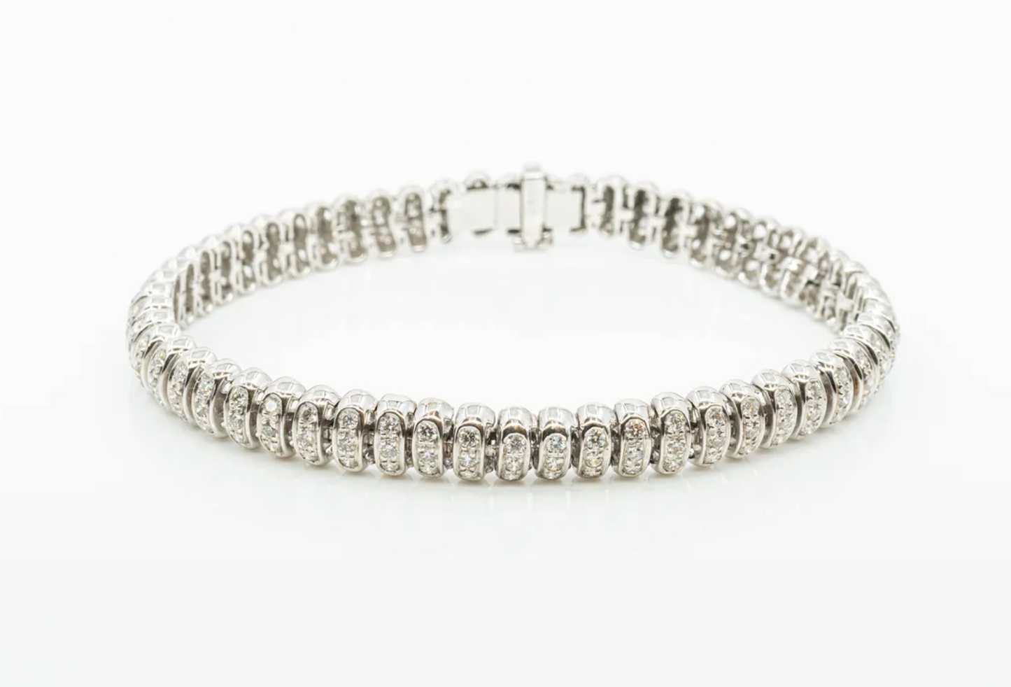 Pulsera riviere europea de oro blanco Italiano y 2,83 ct en brillantes.