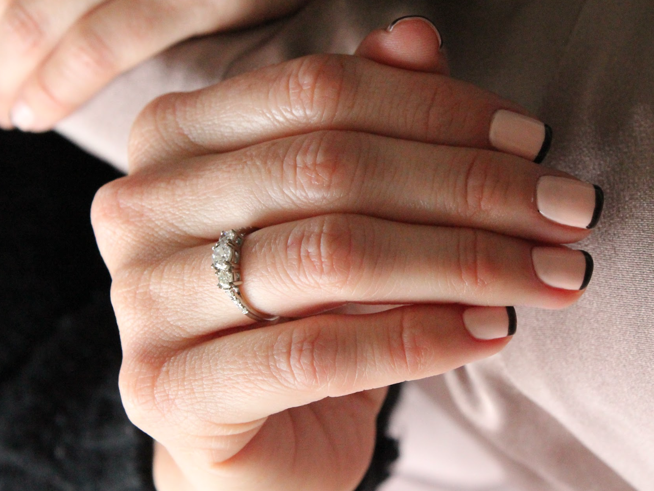 Anillo a pedido, modelo tricillo, hecho a mano, platino y brillantes.